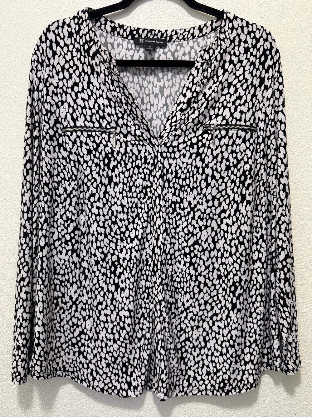 INC International Concepts black and white blouse size 2X